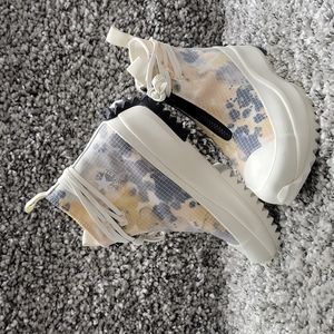 Converse High Top Brand new in the box no lid authentic